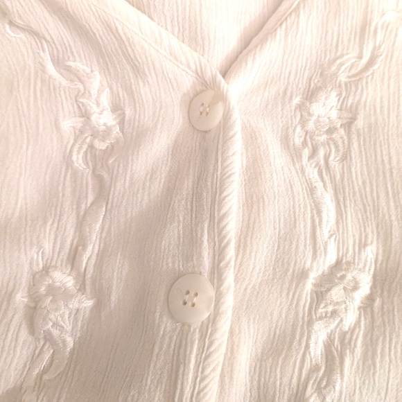 ❤️Metro Collection New York Sleeveless Top With Beautiful Embroidered Details - Picture 4 of 6